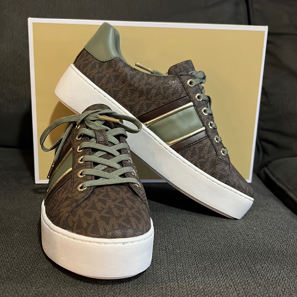 Poppy stripe lace up Michael Kors Army green color